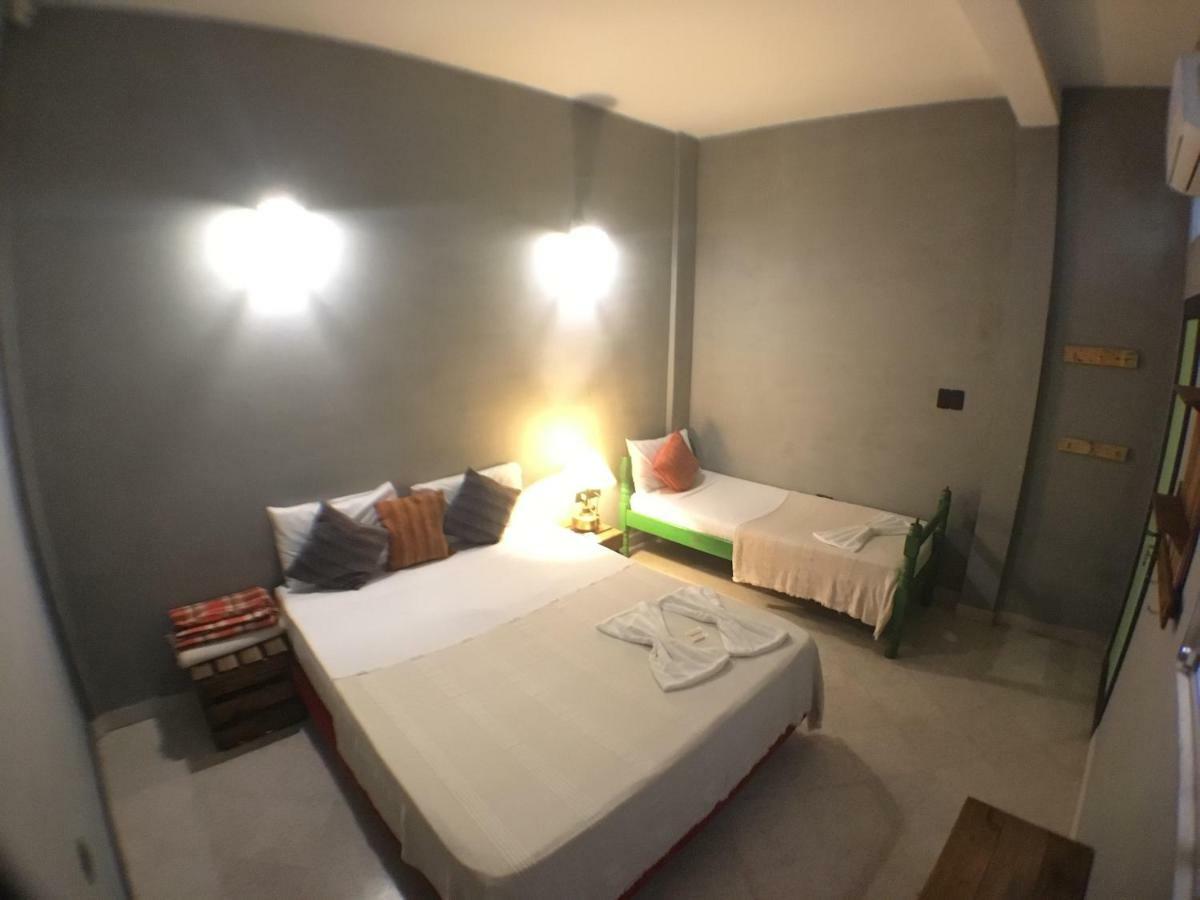 Hostal El Farol 亚松森 外观 照片